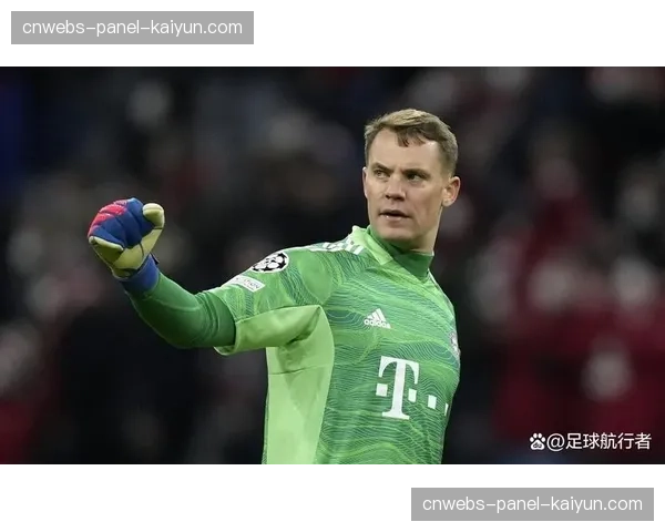 特写：诺伊尔冲出禁区头球解围，拜仁瞬间形成前场多打少局面