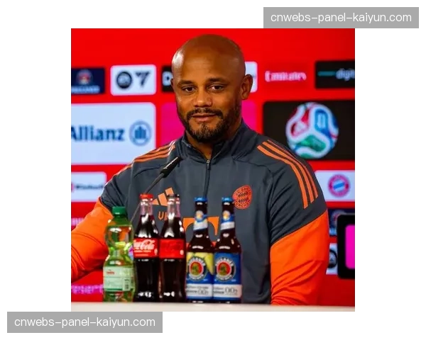 孔帕尼对迪亚斯被罚下感到不满,裁判判罚引发争议